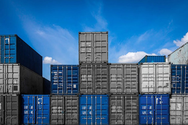 Falta de containers eleva preço dos fretes
